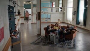 Crashing: 1×6 (Hỗn Loạn: Tập 6)
